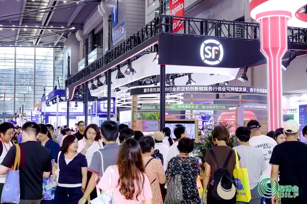 Crowds walking Hall 1 of the convention center. © 2025, Courtesy of CILF Organizing Committee.